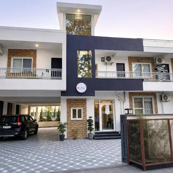 Live Free Hostel Dehradun, hotel v destinaci Déhrádún