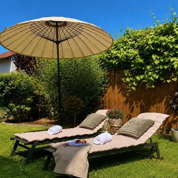 Ferienwohnung SaarPolygonblick, Gartenoase mit Terrasse, hotel a Ensdorf