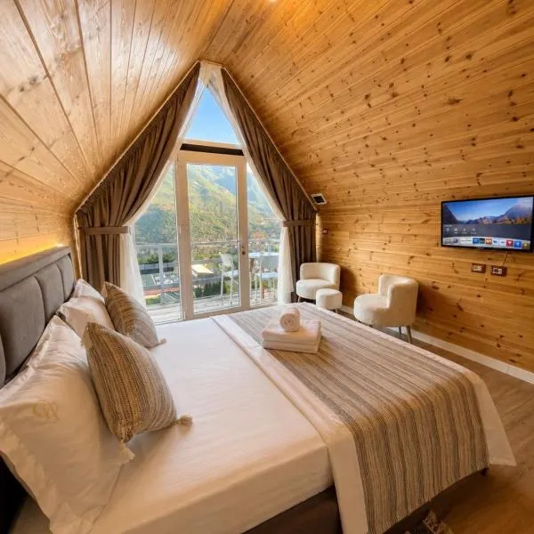 Guest house Panorama، فندق في Koman