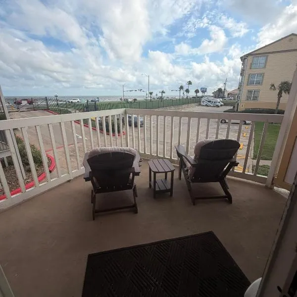 Ocean & Pool Views- Cruise Parking-2 Pools- HotTub - GYM - Shoreline Stays 6101, hotel v destinaci Galveston