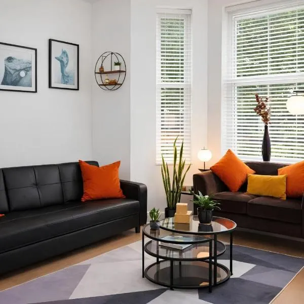 1 Bedroom Apartment Near Farnborough Airport, Free Parking, Sleeps 6, Contractors & Long Stays, hotel a Cove