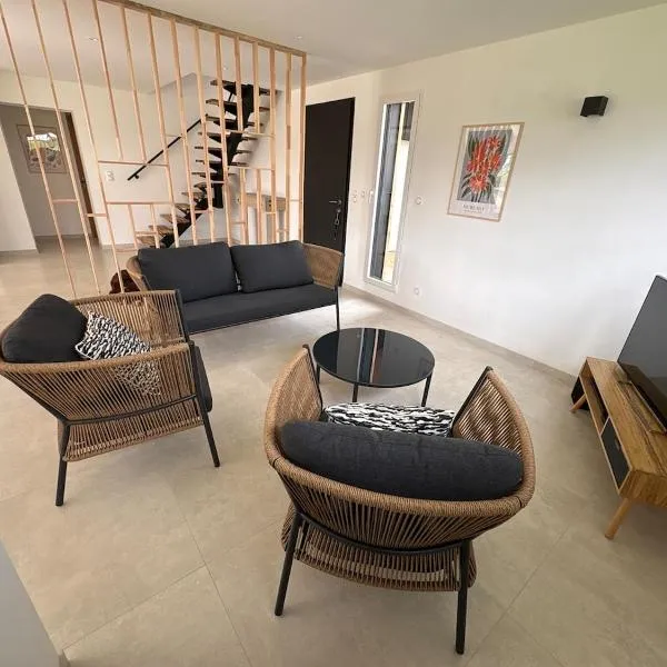 Maison en bois moderne, Hotel in Pléneuf-Val-André