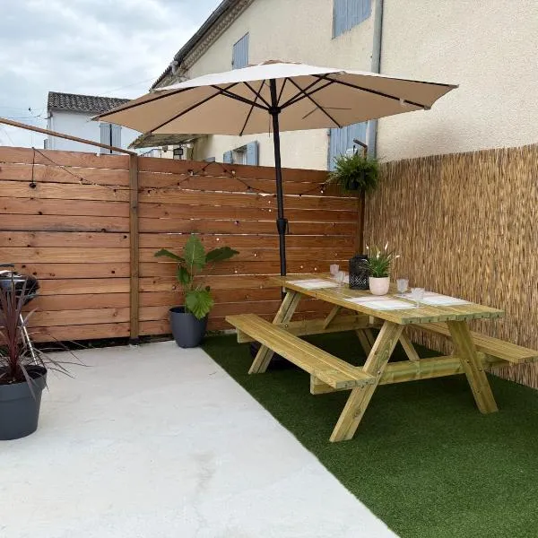 Cosy Appartement avec Parking, hotel em Feugarolles