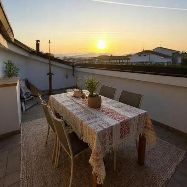 La Dimora di Deborah Terrazza Panoramica, Centro & Stazione a 4 min, Relax e Comfort โรงแรมในมอนเตกาตินี แตร์เม