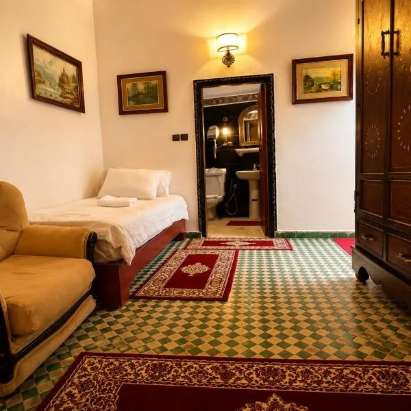 Dar Albanin, hotell Fèsis