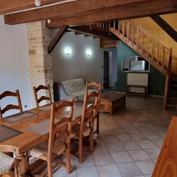 Le gîte des Sorbiers، فندق في Charmes-lès-Langres