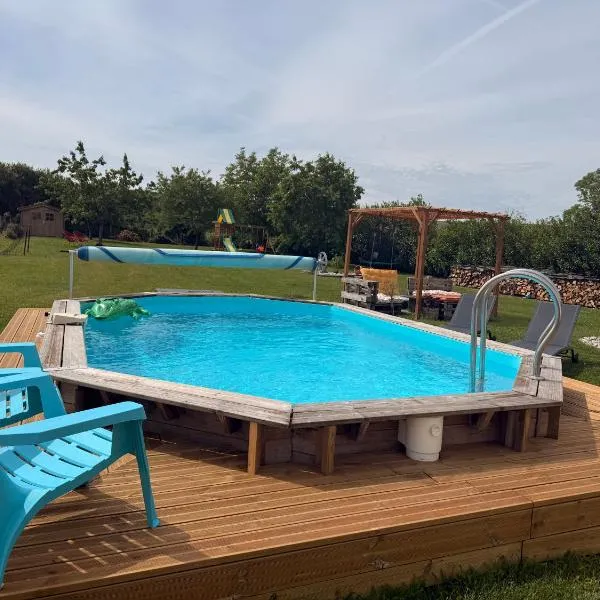 Les volets bleus, Hotel in Cierges