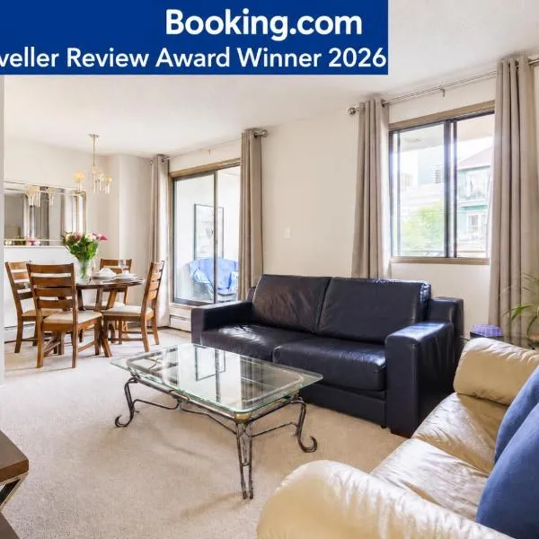 Entire Downtown Condo steps to Stampede and BMO with Parking, 1,5 hrs to Banff、カルガリーのホテル