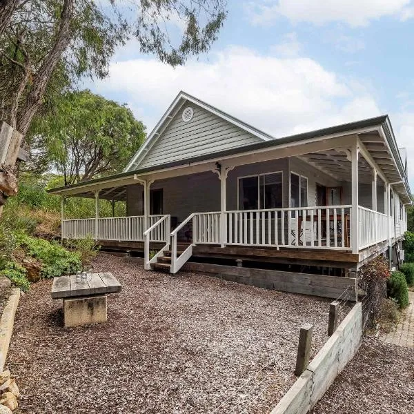 Hillview - Spacious Bushland Haven with Resort Access, Hotel in Yallingup