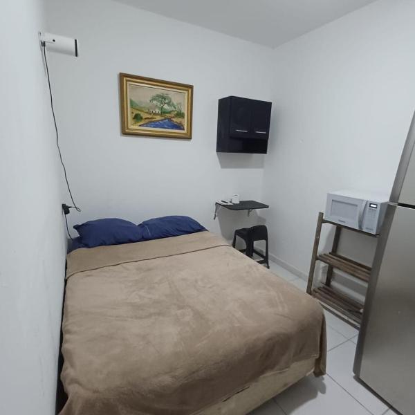 Apartamento Kitnet 8 no Tremembé Quarto Banheiro Cozinha compacta