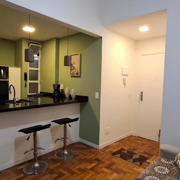 Apartamento recém-reformado em localização perfeita