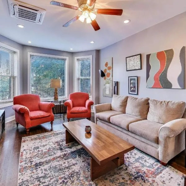 Edgewater Andersonville-area Apt Close to Loyola Lake EZ Parking, hotel u Chicagu
