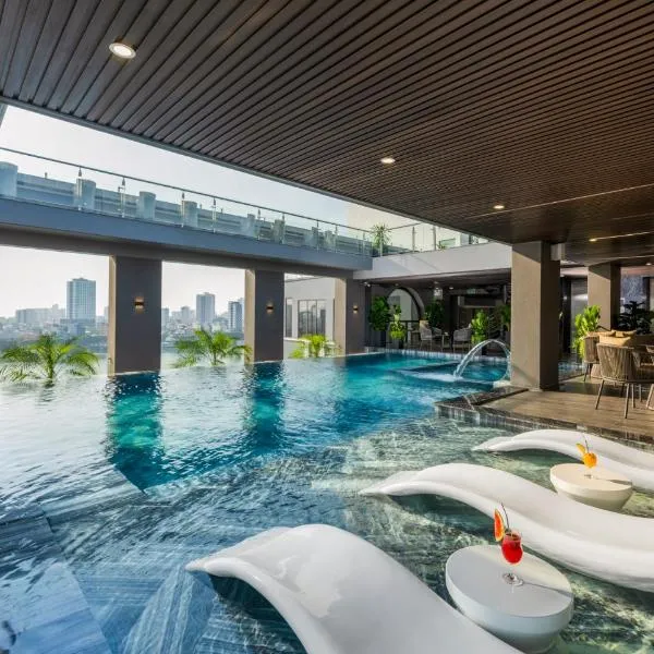 Tân Phương Nam Galaxy Riverfront, hotel in Danang