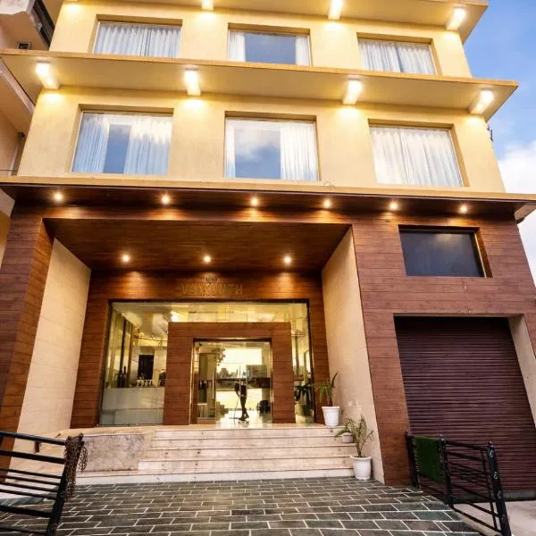The Four Season McLeod Ganj- Centrally Heated & Air Cooled # By Vaikunth -Jogowara road #, hotel v destinaci McLeod Ganj