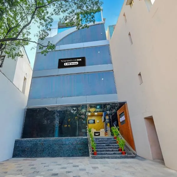 Townhouse OAK Banjara Hills Hyderabad, hotelli kohteessa Hyderabad