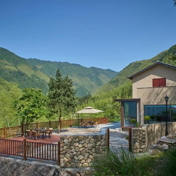 Quzhou Rixi Mountain Middle Homestay, hotel di Quzhou