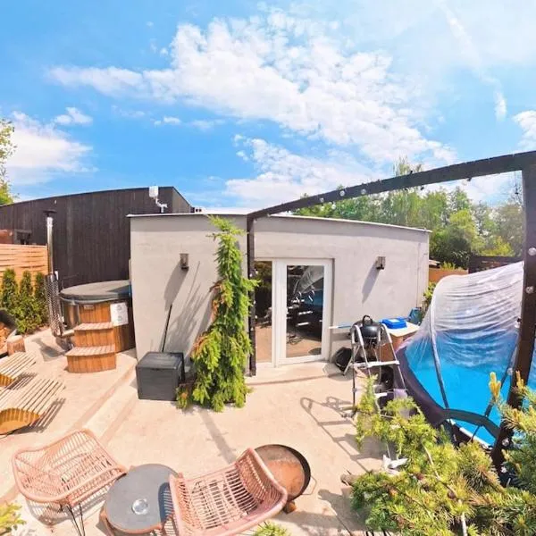 Garden Residence - The Garage, hotel v destinaci Drahobudice