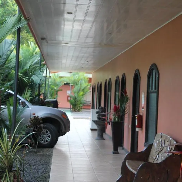 Hotel Vista al Tortuguero, готель у місті Guácimo
