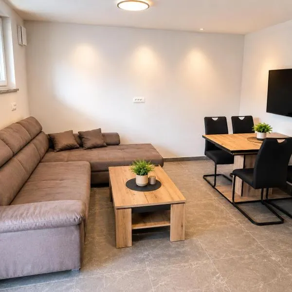 Apartment Beli, hotel in Radovljica