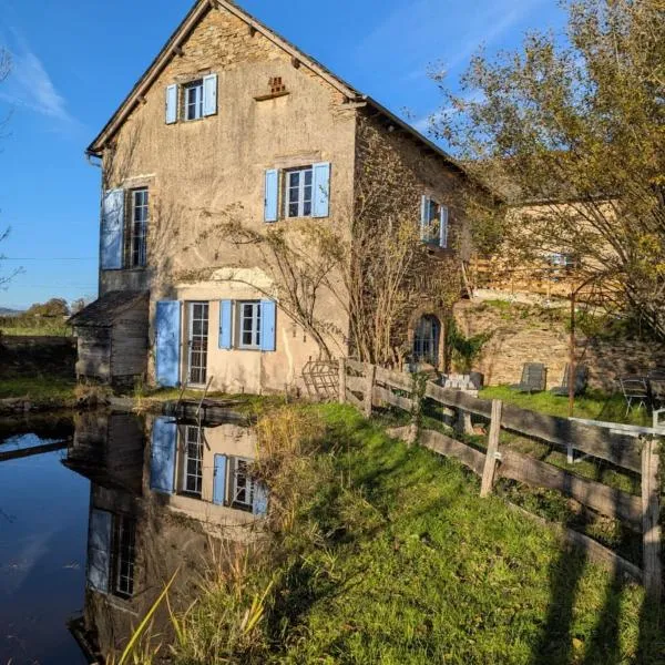 Saisonnée - Gîtes de Charme en Aveyron، فندق في Centrès
