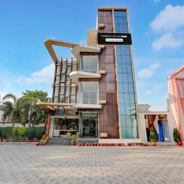 Super Townhouse Oak Phase 13 Varanasi Formerly RR Palace، فندق في فاراناسي