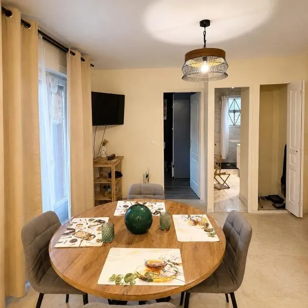 Appartement avec place de parking privé et jardin โรงแรมในBeaumont-sur-Oise