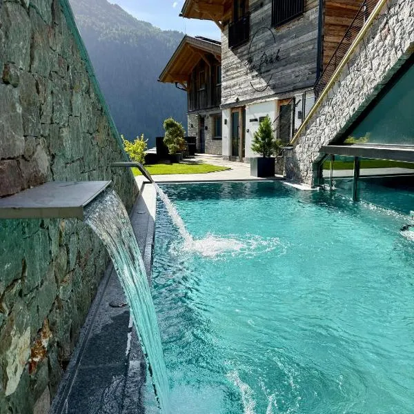 The Peak Sölden - Chalets mit Outdoor-Pool, hotel di Sölden
