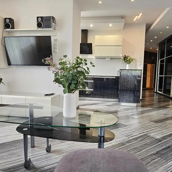 Apartament SPACE & SUN z wewnętrzym ogrodzonym parkingiem, hotel em Toruń