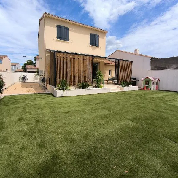 Villa de 3 chambres avec jardin et terrasse couverte, hotel in Raphèle