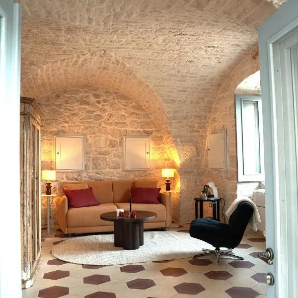 Romantic Stone Suite in Puglia, viešbutis mieste Čelje Mesapika