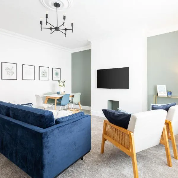 Spacious Beach House Near Promenade & Beach Sleeps 6, hotel in Newbiggin-by-the-Sea