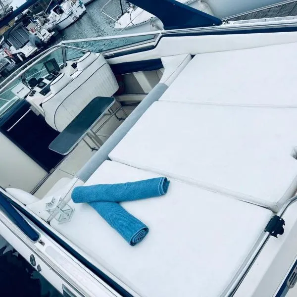 VINA ROMANCE - Romantic Boat Stay in Lisbon Marina, hotelli Lissabonissa