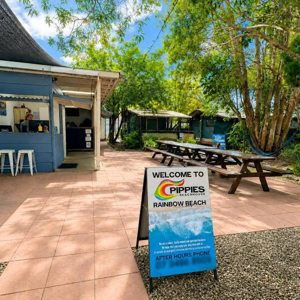 Pippies Beachhouse Backpackers: Rainbow Beach şehrinde bir otel