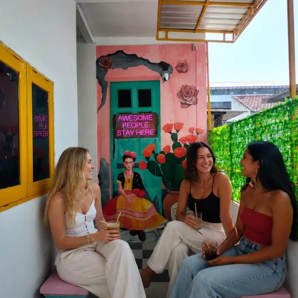 Decasa Female House, hotel in Malang