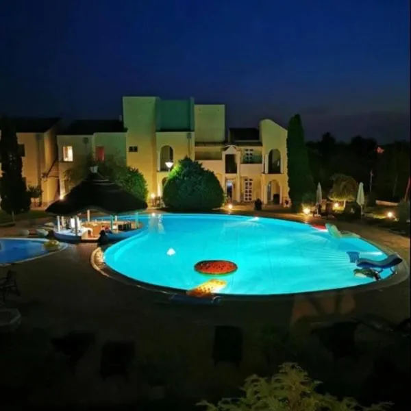 ROMI Pool & Garden Apartments Siófok, hotel in Siófok