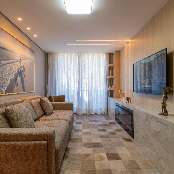 Apartamento Cristão Luxo a 100m da Rua Coberta • 2 Suítes + Serviços de Hotel