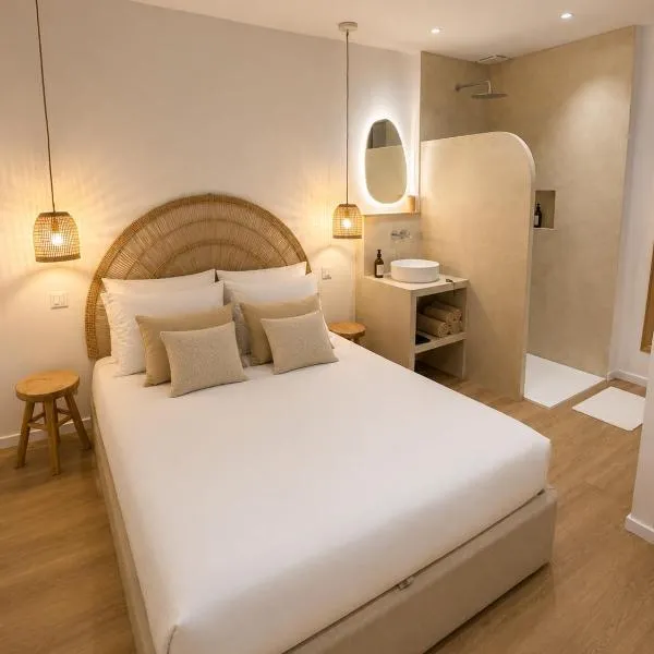 Cosy Appartement avec piscine, balcon vue canal & parking privé, hotel a Cogolin