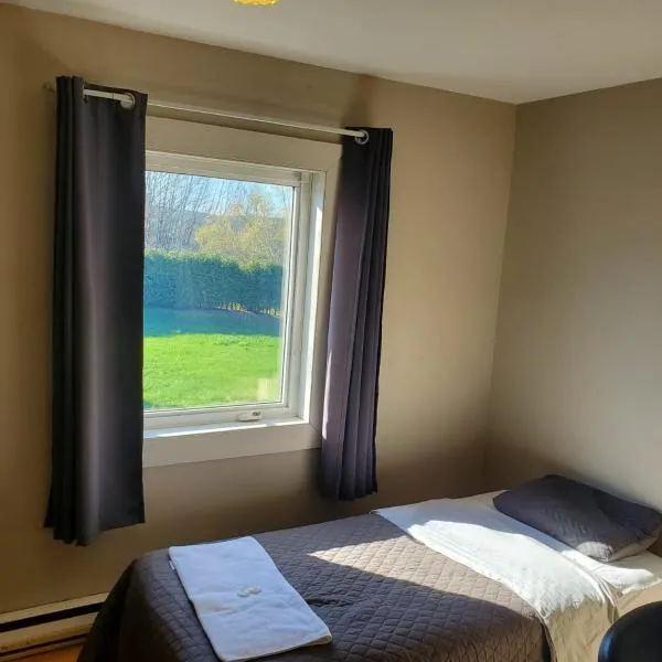 Le1226-Private Room 7 with Free WIFI and Parking, hotel in Edmundston