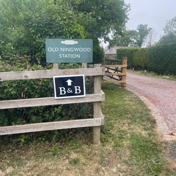 Old Ningwood Station Bed & Breakfast, Ningwood, Isle of Wight PO41 0TG, hotel a Shalfleet