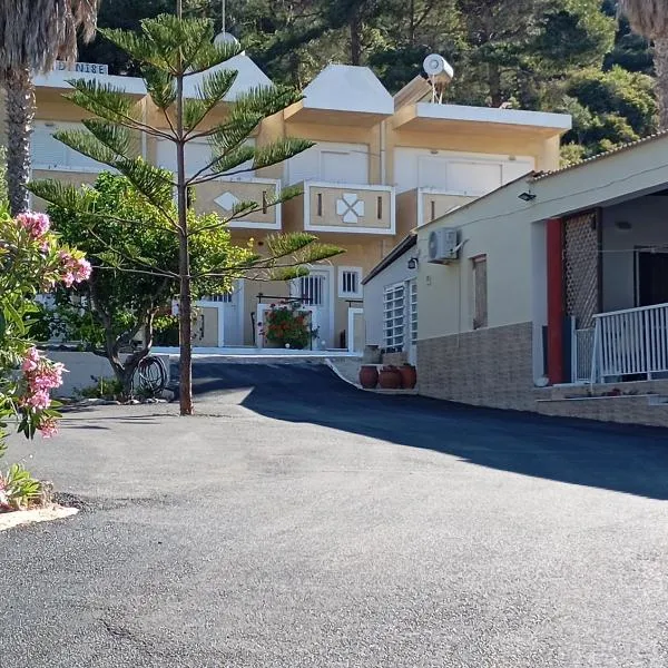 Denise Apartments Kefalos, hotel i Kefalos