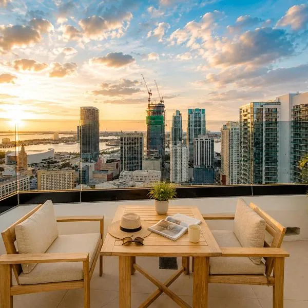 Skyline Views & Rooftop Pool Free Parking, hotel em Miami