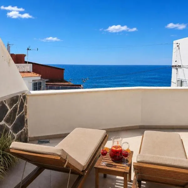 Unique house with cave by the sea with private terrace, hotel in Santa Cruz de Tenerife