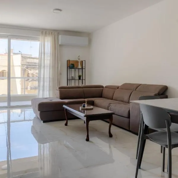 Three Bedroom Qormi Home: Santa Venera şehrinde bir otel