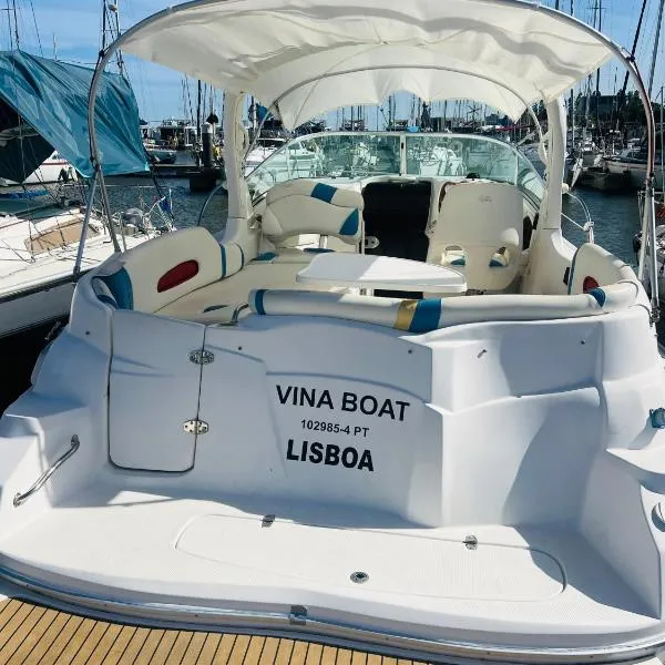 VINA BOAT - Unique Stay in Lisbon Marina, hotel v Lisabonu