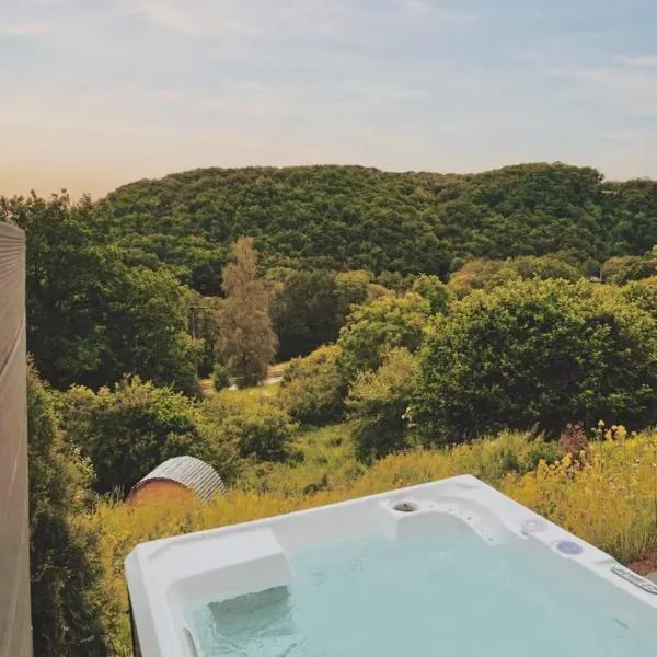Tiny House mit Whirlpool und Sauna, hotel en Bermel