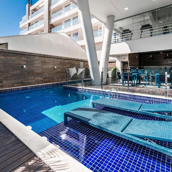 Mario Guilherme 207 – Apartamento em Bombinhas com 2 quartos a apenas 250 metros do mar.