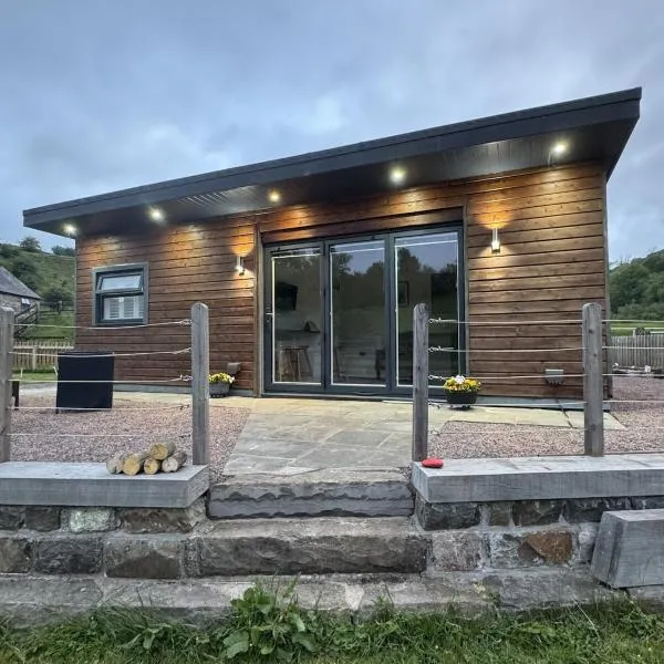 Caban Milany, Log Cabin Farm Stay in Brecon Beacons – hotel w mieście Pont Sticill
