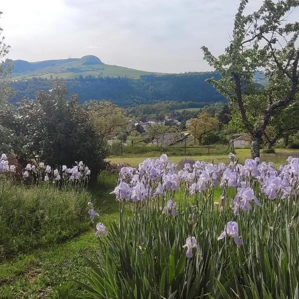 Maisonnette de vignes avec vue imprenable, hotel u gradu 'Marvejols'