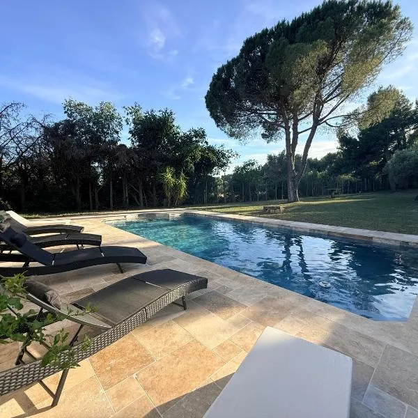 Appartement cosy avec piscine, hotel en Beaucaire