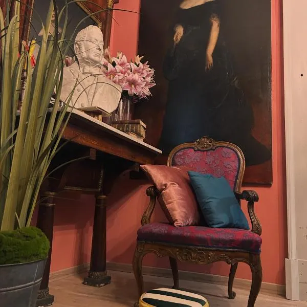 Art action room: Villanovafranca şehrinde bir otel